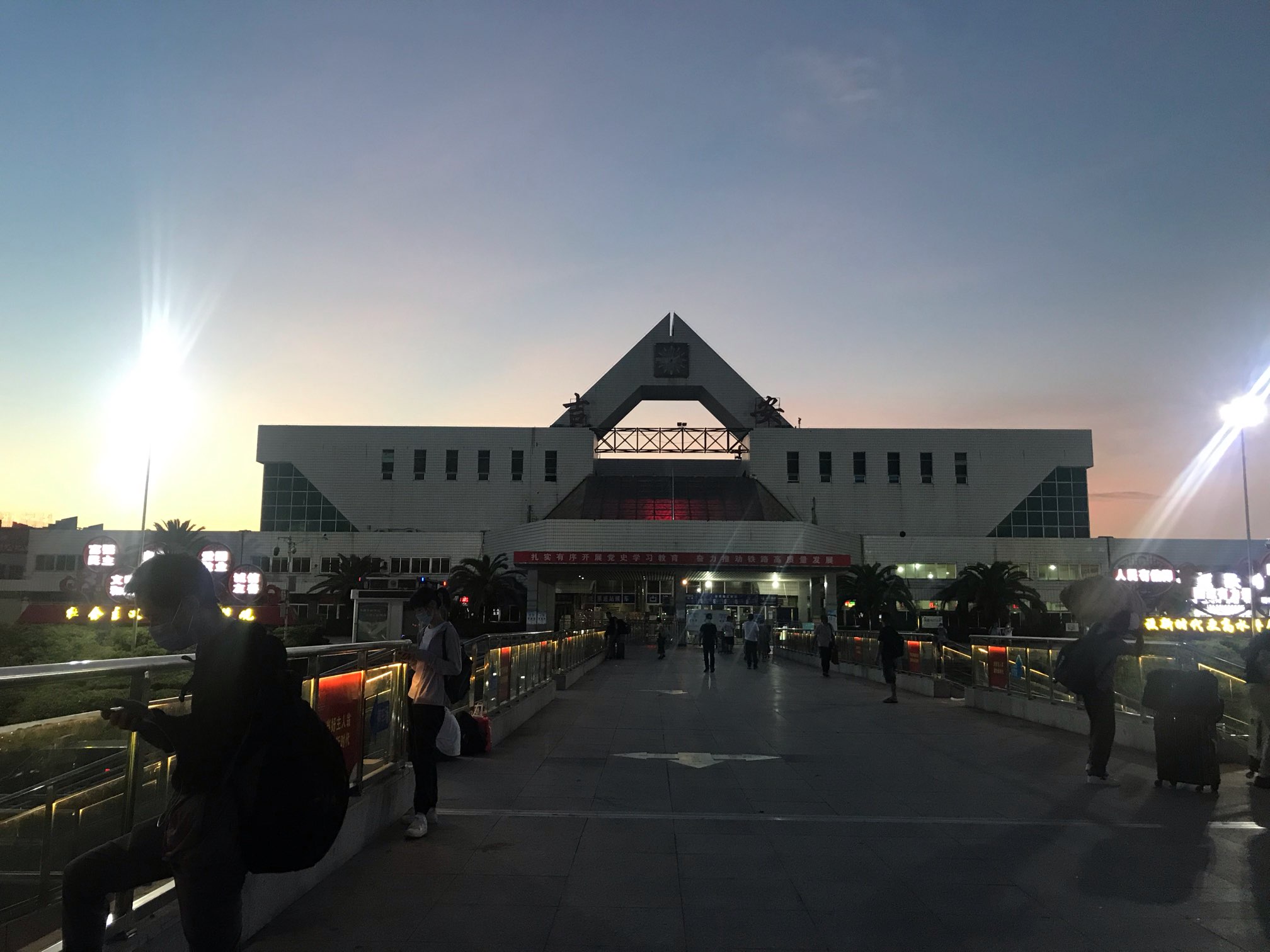 吉安火车站图片夜景图片